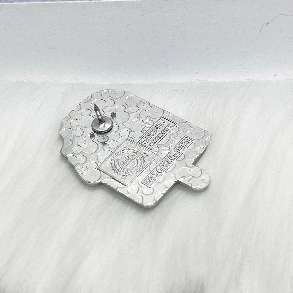 🔮 5/$25 Disney Donald Duck Ice Cream Pin